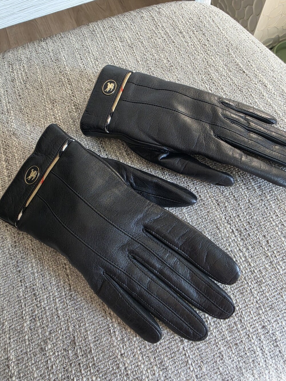 Authentic Burberry Black Leather Dress Gloves And Wool